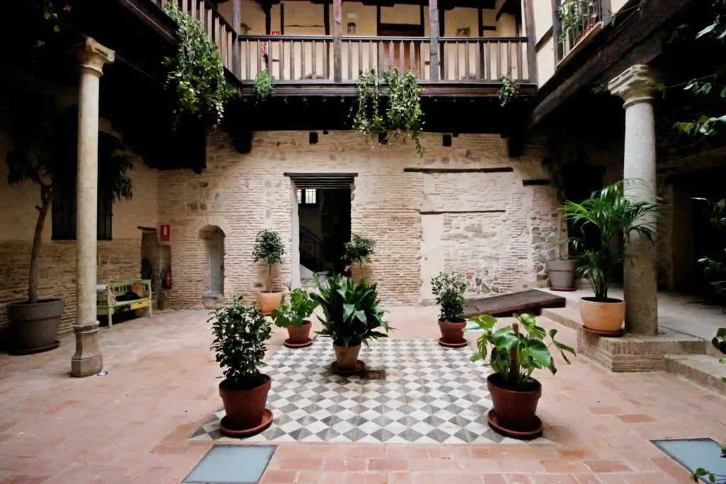 Celebra tu Evento Privado en Toledo. Apartamentos-turisticos-centro-toledo-patio-de-los-angeles-patio2