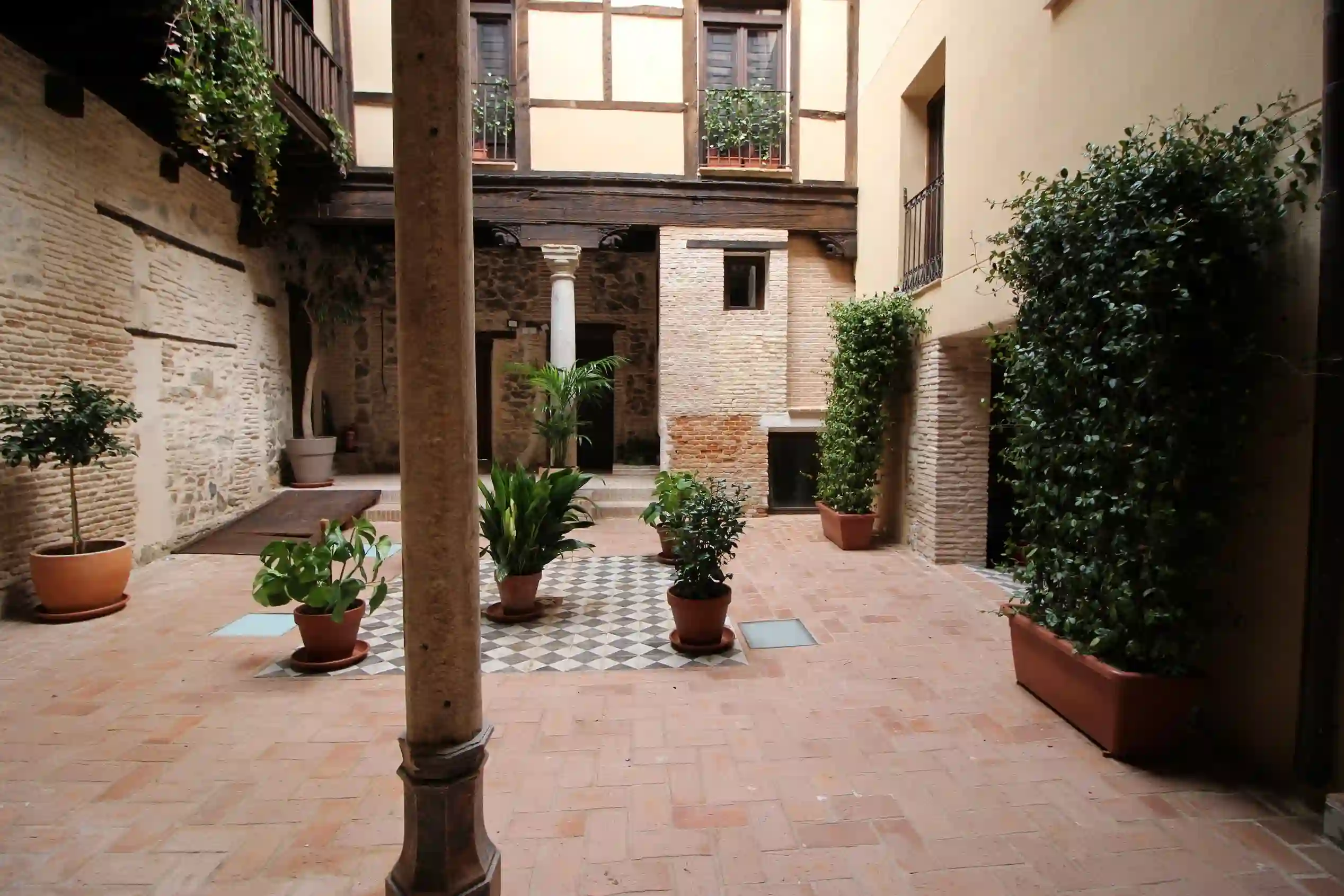 Celebra tu Evento Privado en Toledo. Apartamentos-turisticos-centro-toledo-patio-de-los-angeles-patio6