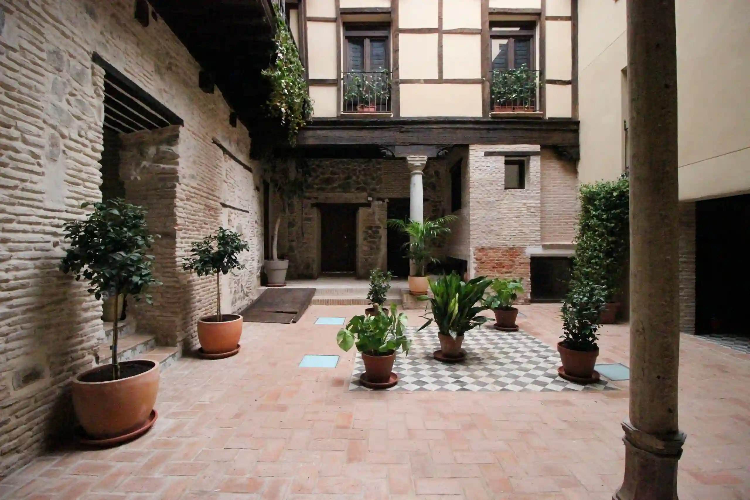 Celebra tu Evento Privado en Toledo. Apartamentos-turisticos-centro-toledo-patio-de-los-angeles