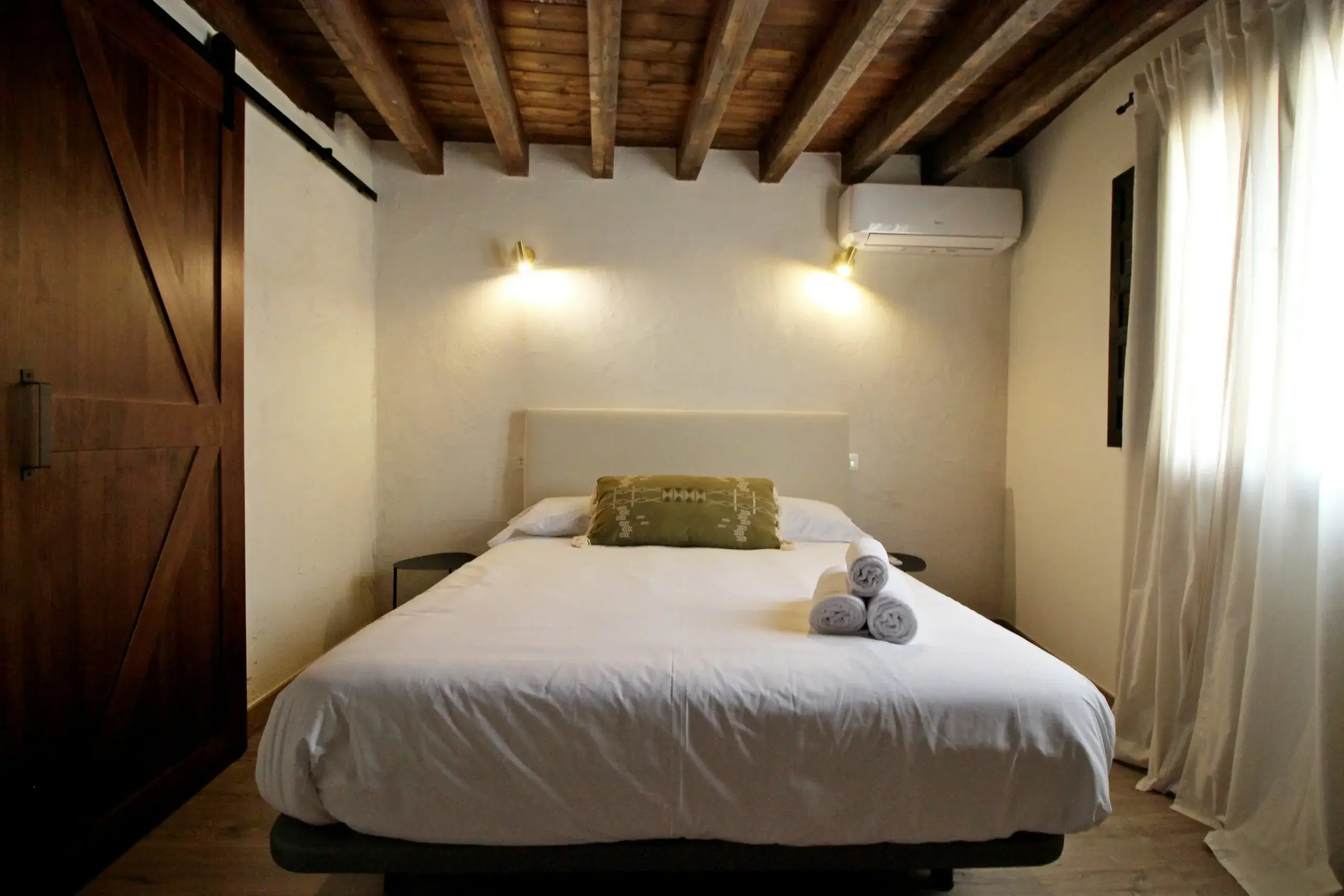 apartamentos-turisticos-toledo-centro-apartamento-9-habitacion-rustica