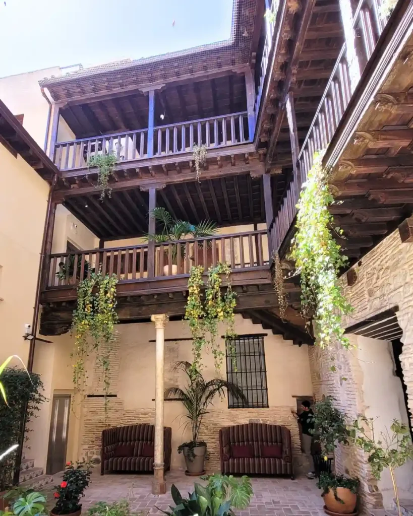 fachada del patio en el patio de los angeles
